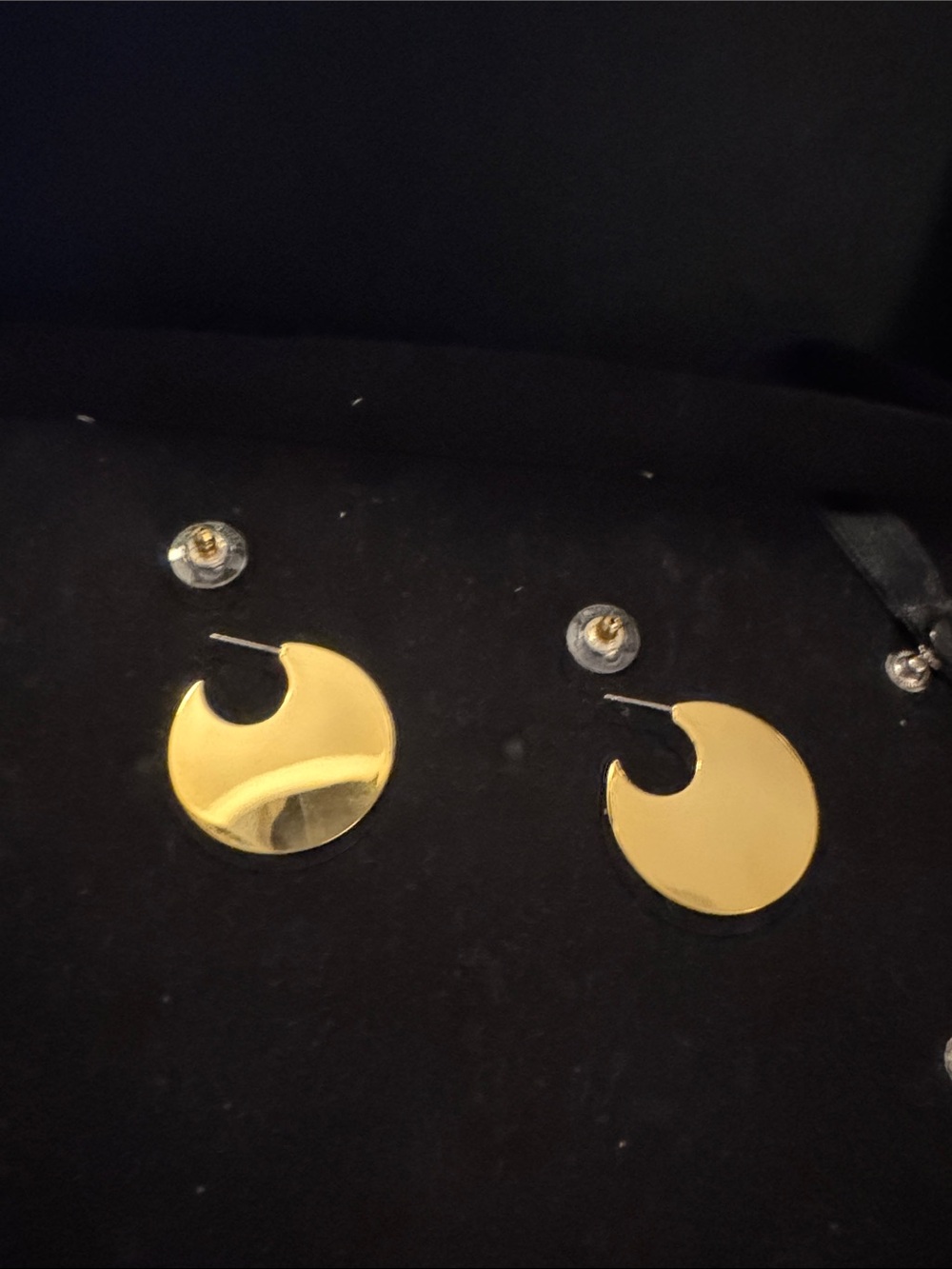 Rare Vintage Joan Rivers Gold Disc Cutout Stud Earrings - Women Jewelry